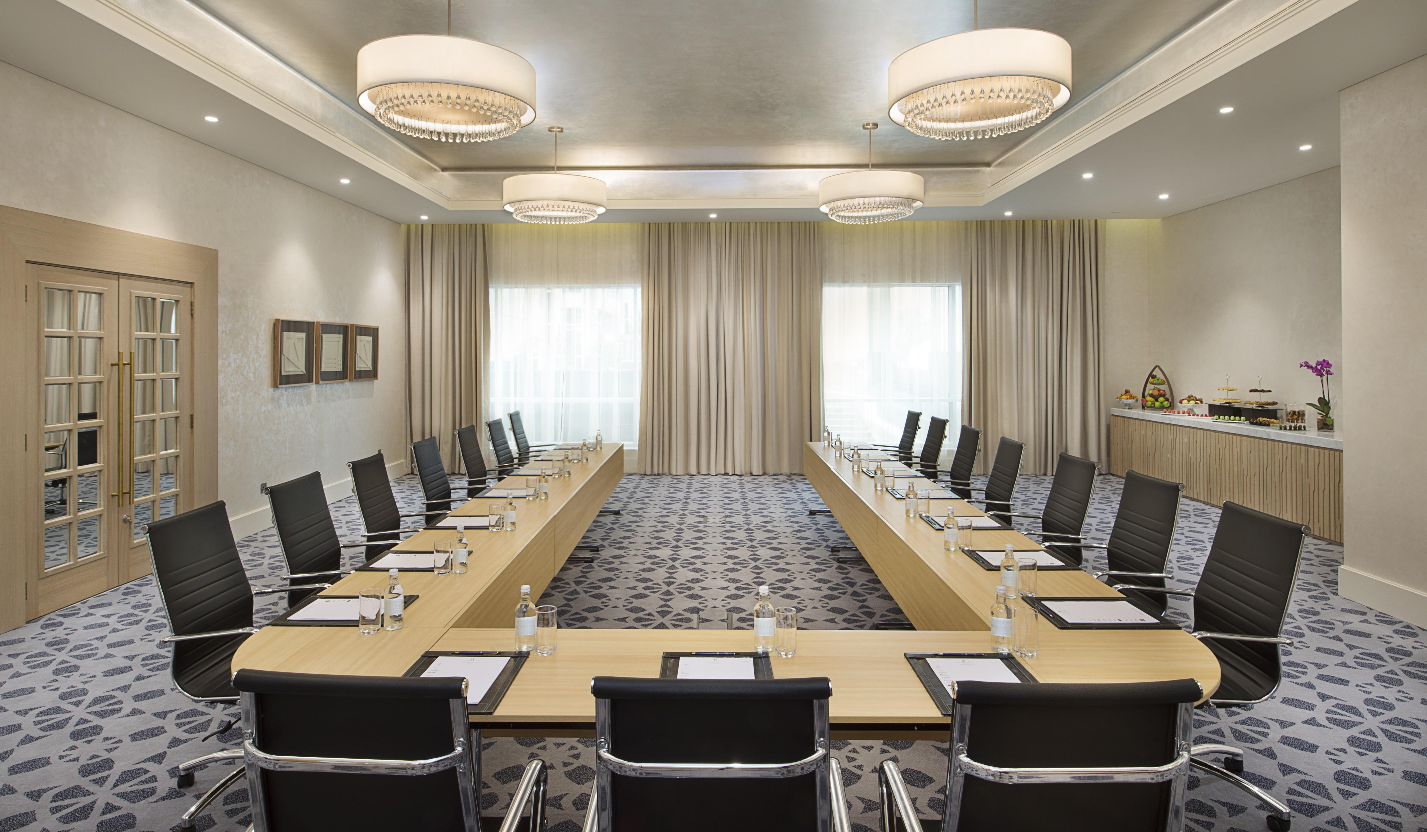 Al Habtoor Grand Resort, Autograph Collection Dubai Bagian luar foto Meeting room