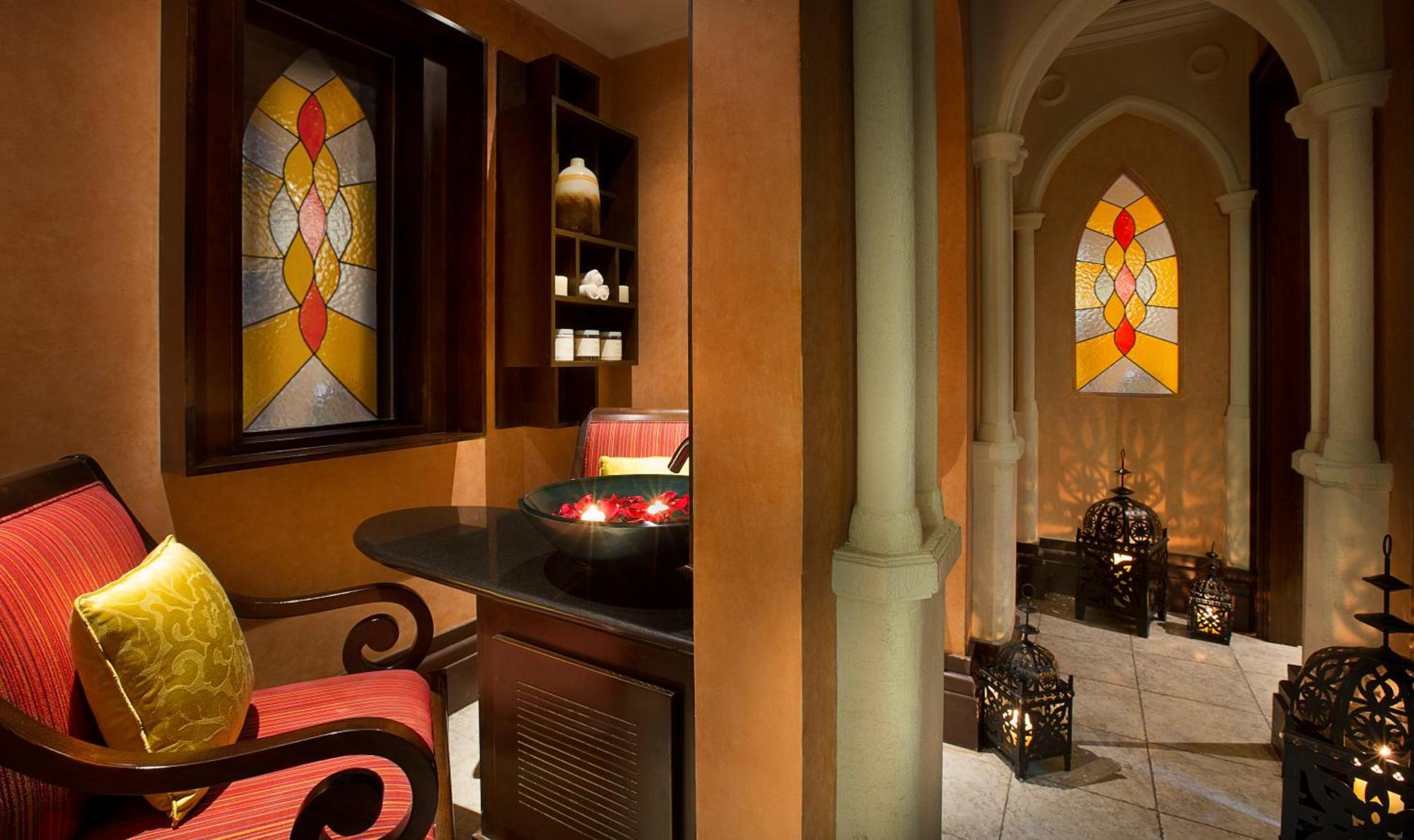 Al Habtoor Grand Resort, Autograph Collection Dubai Bagian luar foto The Royal Spa at The Royal Mirage