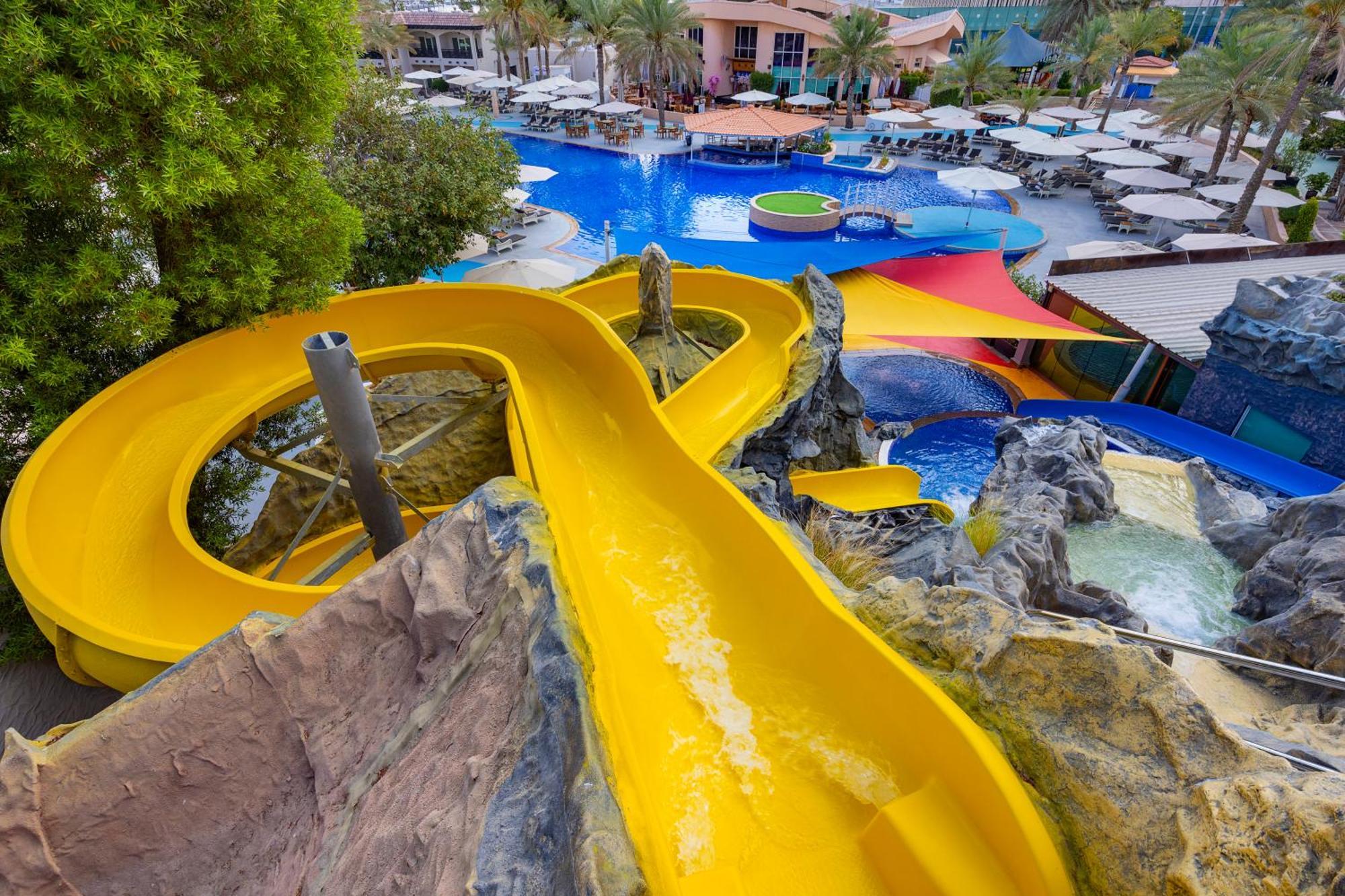 Al Habtoor Grand Resort, Autograph Collection Dubai Bagian luar foto The water park at the Atlantis Paradise Island resort