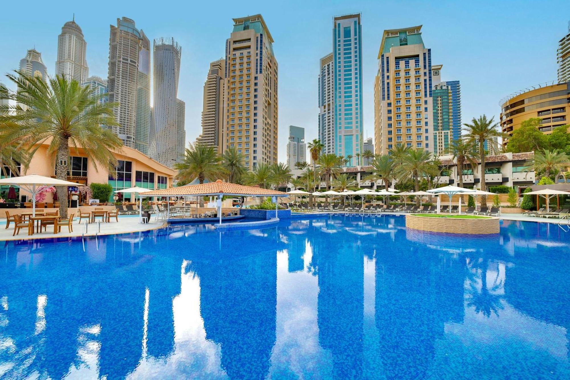 Al Habtoor Grand Resort, Autograph Collection Dubai Bagian luar foto The swimming pool at Jumeirah Beach Hotel