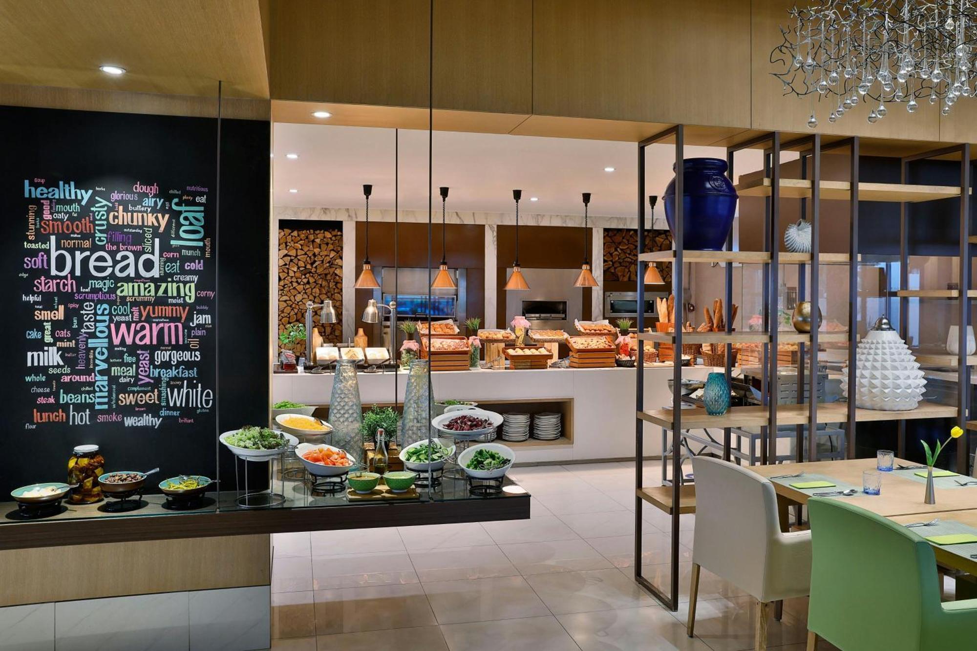 Al Habtoor Grand Resort, Autograph Collection Dubai Bagian luar foto The restaurant