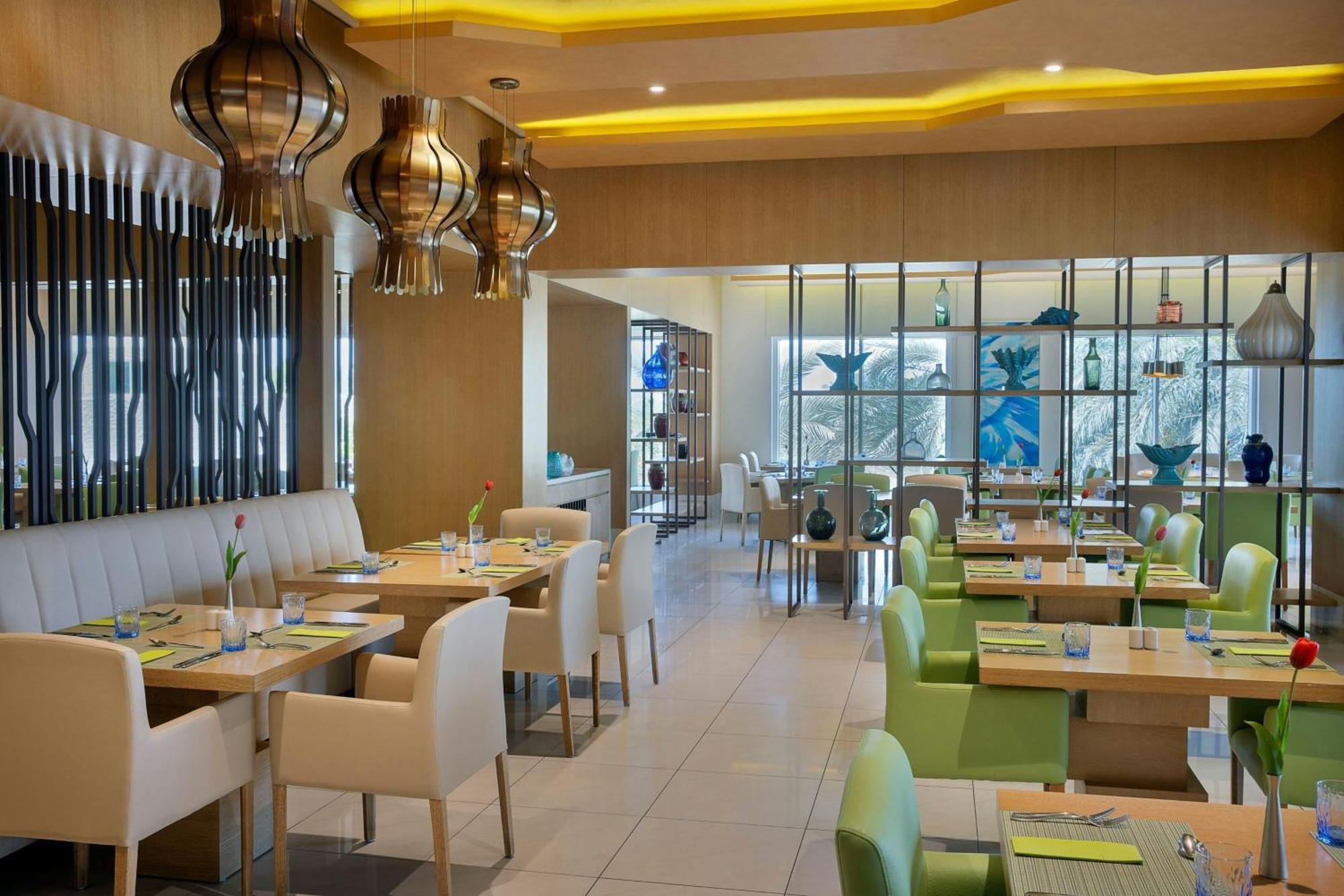 Al Habtoor Grand Resort, Autograph Collection Dubai Bagian luar foto The restaurant
