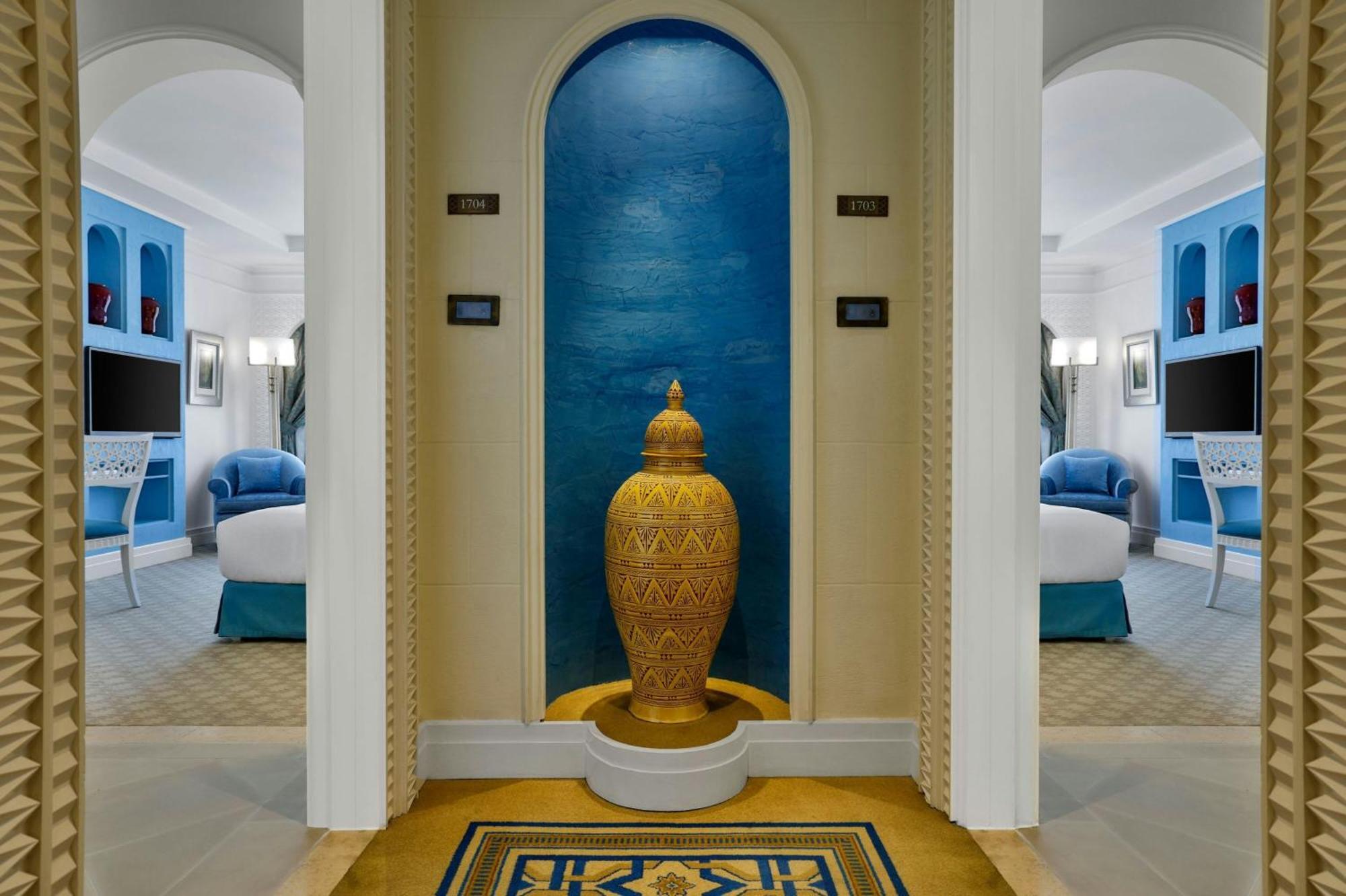 Al Habtoor Grand Resort, Autograph Collection Dubai Bagian luar foto A suite at the Jumeirah Atlantis
