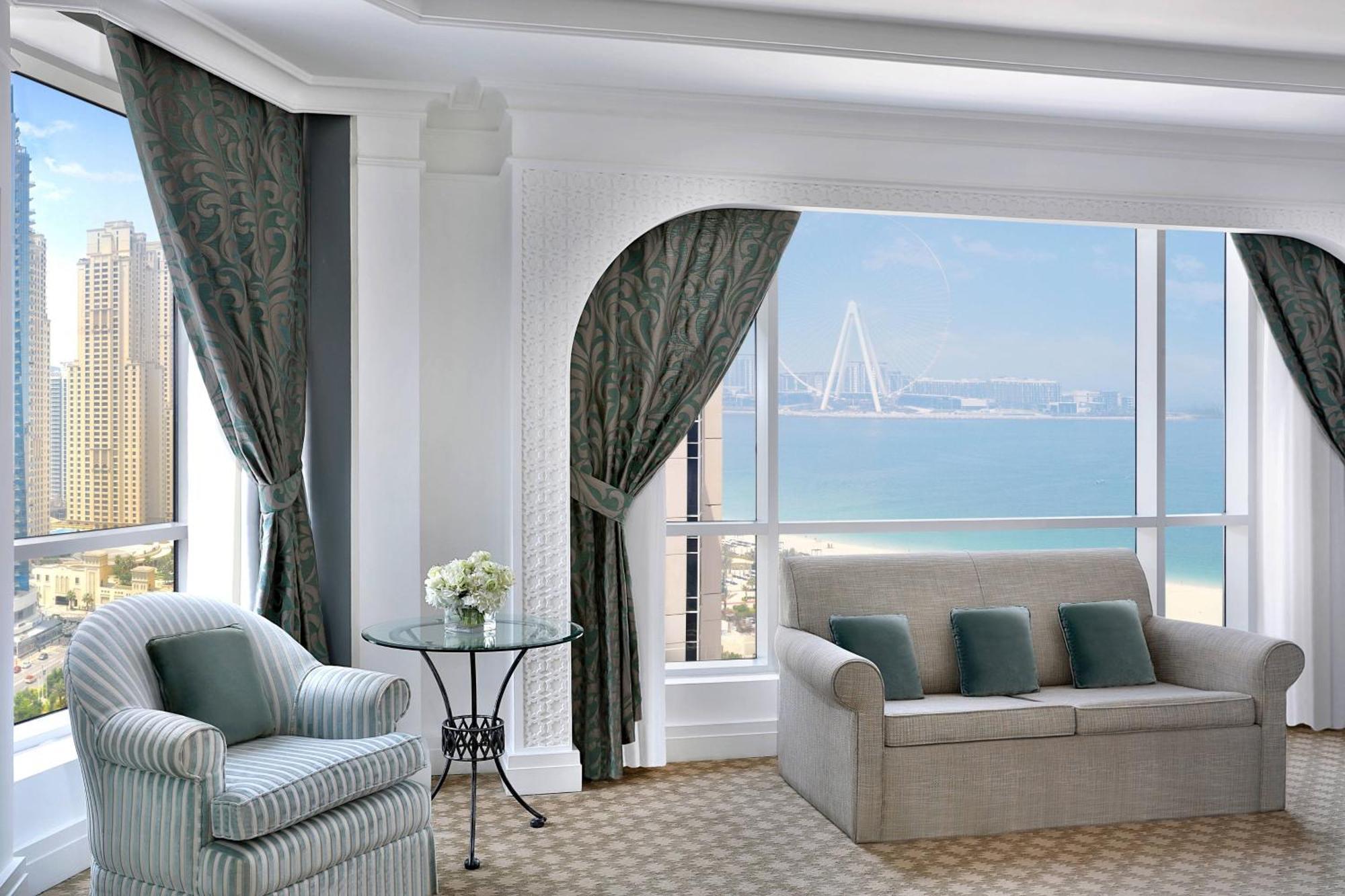 Al Habtoor Grand Resort, Autograph Collection Dubai Bagian luar foto A room at Jumeirah Beach Hotel