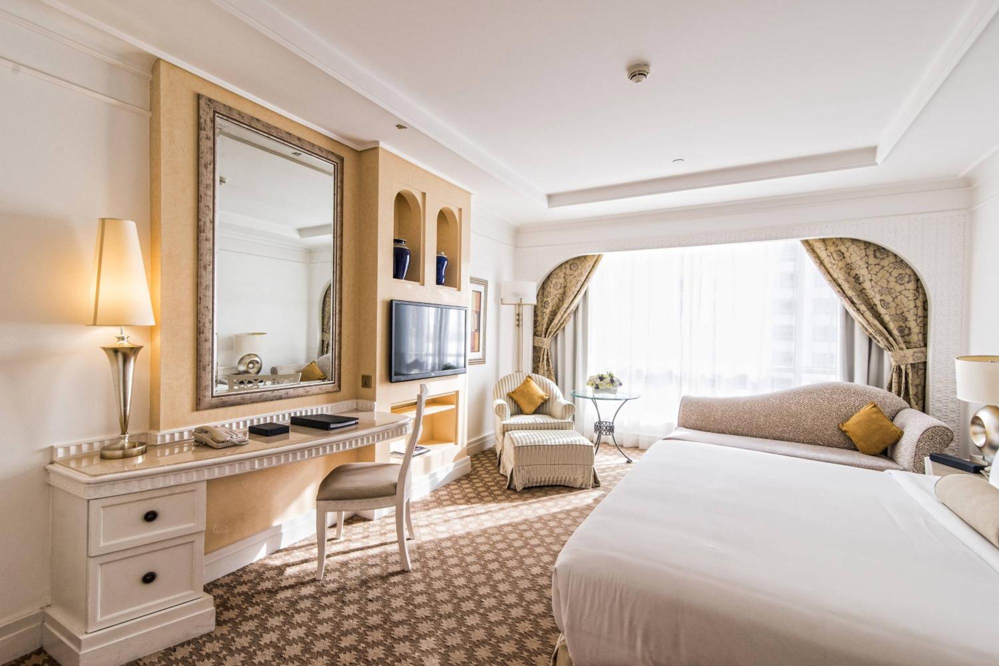 Al Habtoor Grand Resort, Autograph Collection Dubai Bagian luar foto Deluxe Room