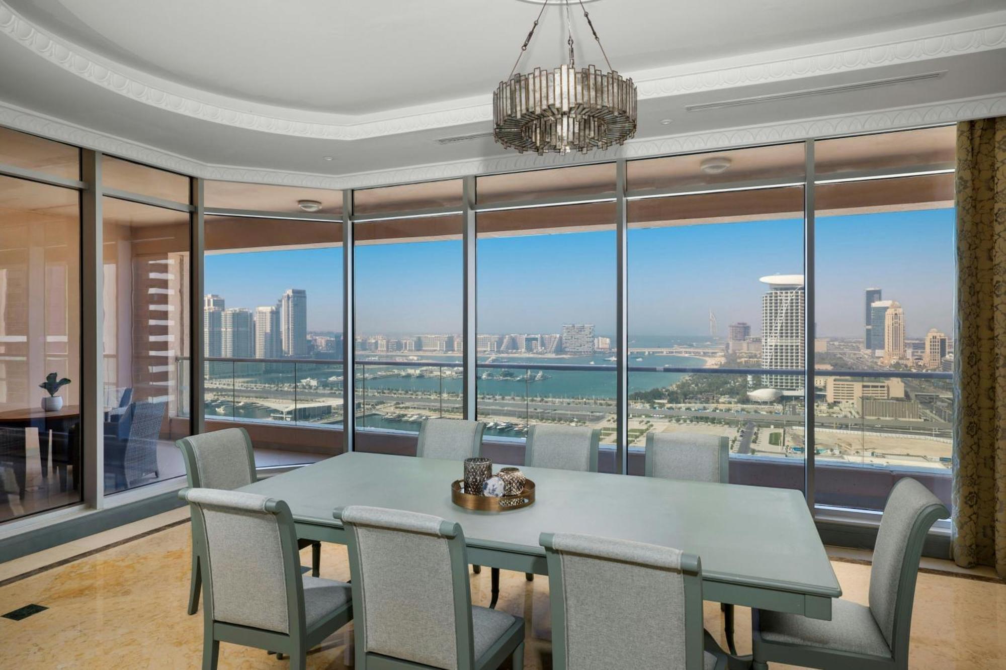 Al Habtoor Grand Resort, Autograph Collection Dubai Bagian luar foto Interior of a model home