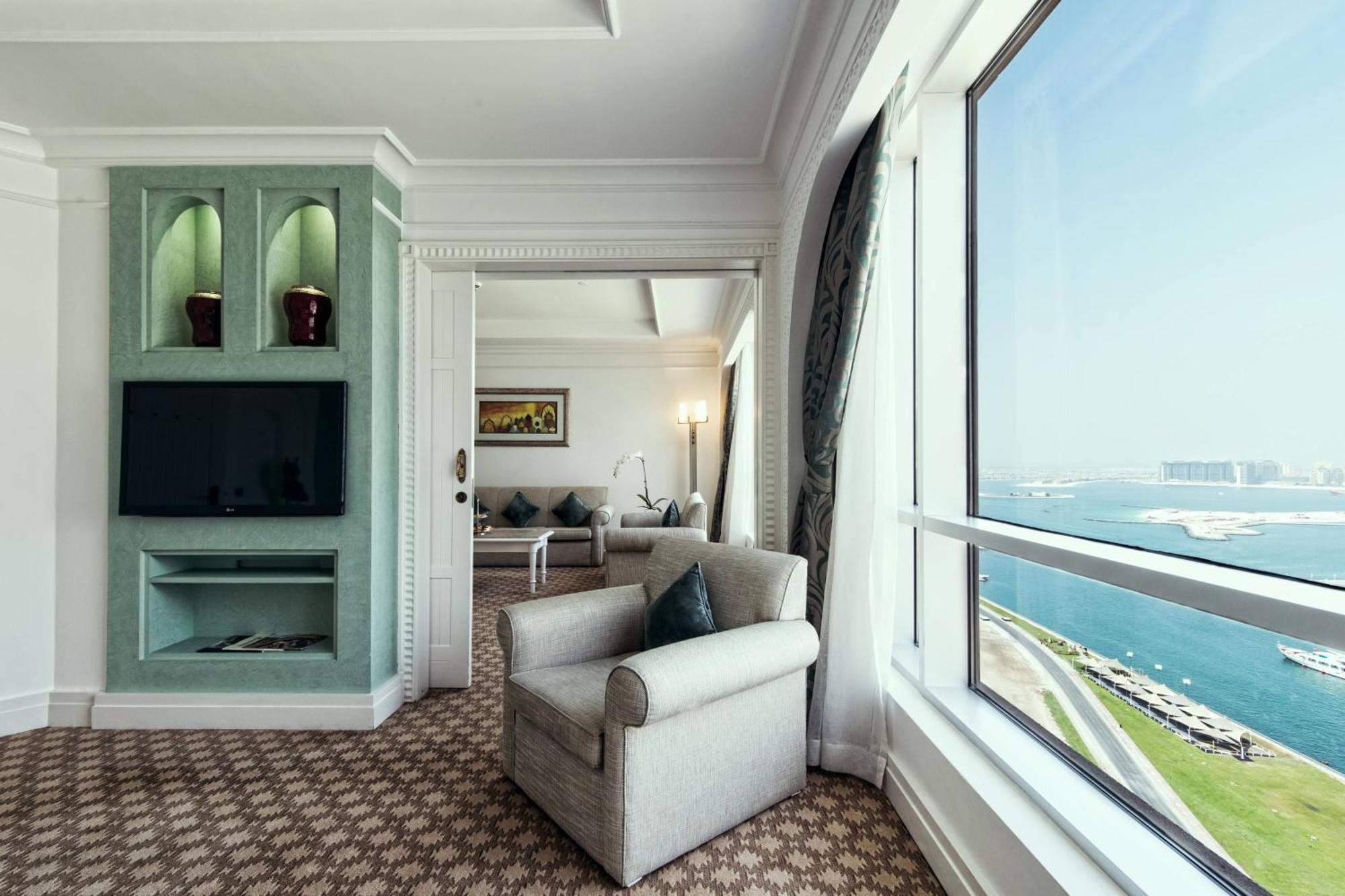 Al Habtoor Grand Resort, Autograph Collection Dubai Bagian luar foto A suite at the hotel