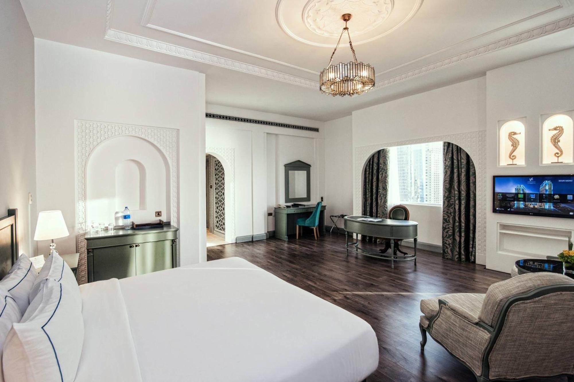Al Habtoor Grand Resort, Autograph Collection Dubai Bagian luar foto A suite at the hotel
